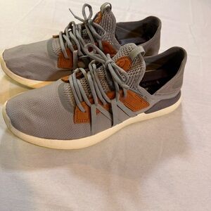 Olukai Manele Golf Shoes Sneaker Gray White Lace Up 10.5 Performance Preppy 